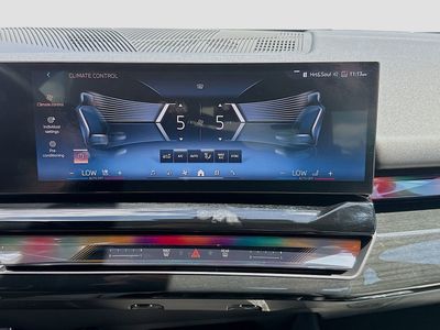 2025 BMW i5 - Photo 10
