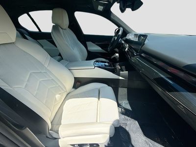 2025 BMW i5 - Photo 29