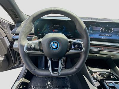 2025 BMW i5 - Photo 8