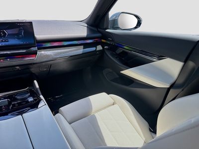 2025 BMW i5 - Photo 19