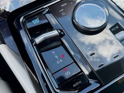 2025 BMW i5 - Photo 13