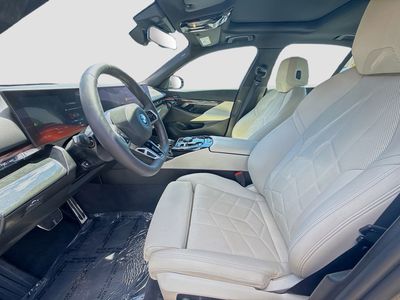 2025 BMW i5 - Photo 16