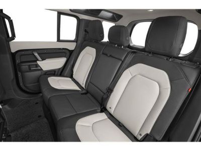 2024 Land Rover Defender — photo 13 view