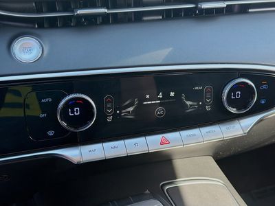 2025 Genesis GV70 - Photo 13