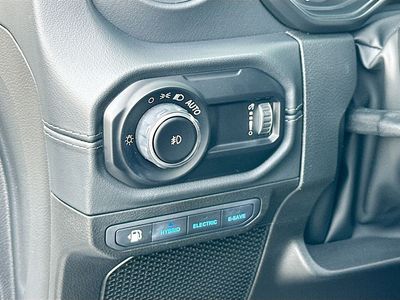 2024 Jeep Wrangler - Photo 10