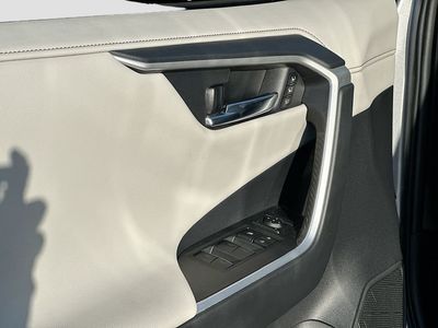 2024 Toyota RAV4 Hybrid - Photo 17