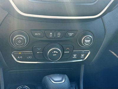 2020 Jeep Cherokee - Photo 15