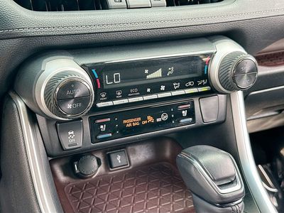 2020 Toyota RAV4 Hybrid - Photo 16