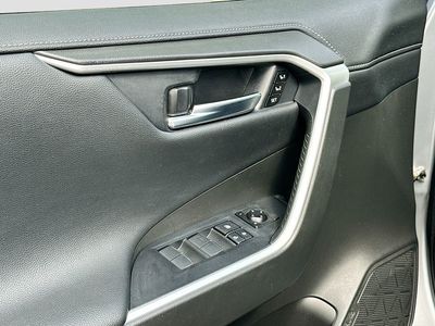 2020 Toyota RAV4 Hybrid - Photo 18