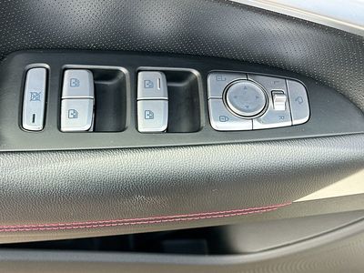 2024 Genesis G70 - Photo 18