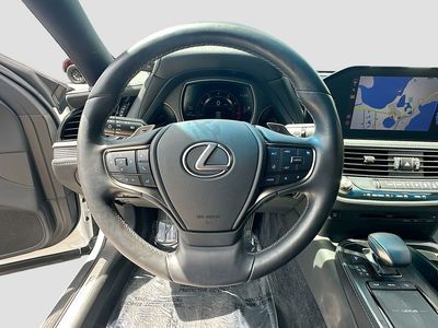 2022 Lexus LS — photo 11 view