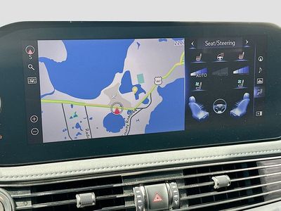 2022 Lexus LS — photo 13 view