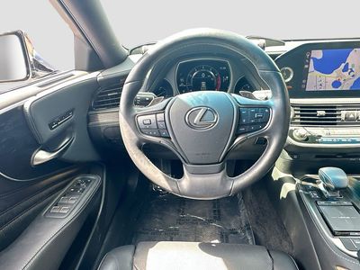 2022 Lexus LS — photo 23 view