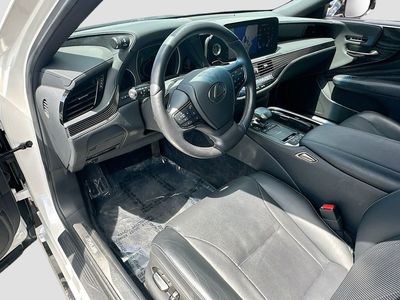 2022 Lexus LS — photo 9 view