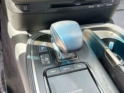 2022 Lexus LS — photo 17 view