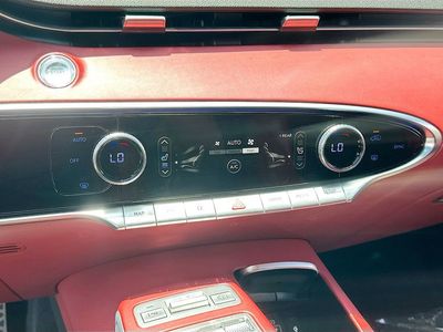 2022 Genesis GV70 - Photo 16