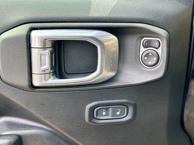 2022 Jeep Wrangler - Photo 18
