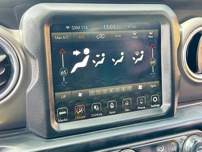 2022 Jeep Wrangler - Photo 16
