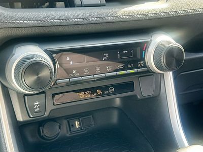 2019 Toyota RAV4 - Photo 11