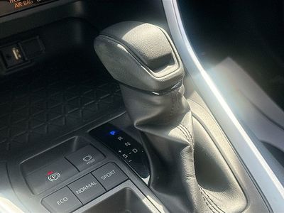 2019 Toyota RAV4 - Photo 12