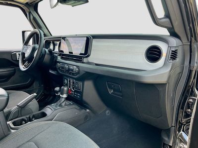 2025 Jeep Gladiator - Photo 27