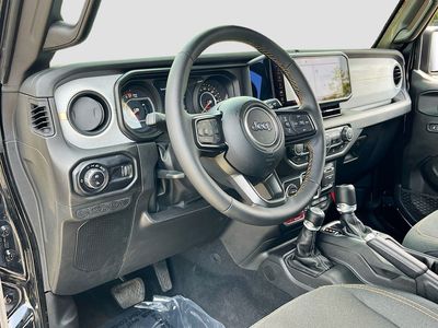 2025 Jeep Gladiator - Photo 9
