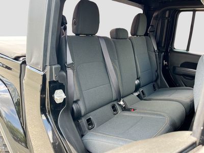 2025 Jeep Gladiator - Photo 25