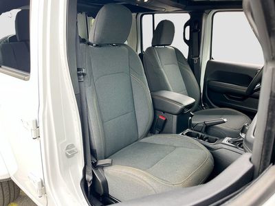 2025 Jeep Wrangler - Photo 26
