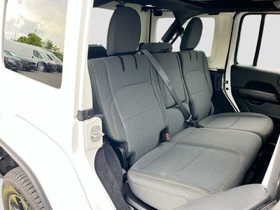 2025 Jeep Wrangler - Photo 25