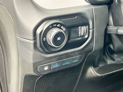 2025 Jeep Wrangler - Photo 10