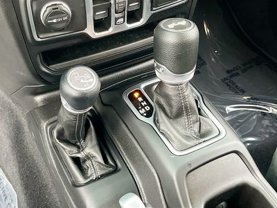 2025 Jeep Wrangler - Photo 16