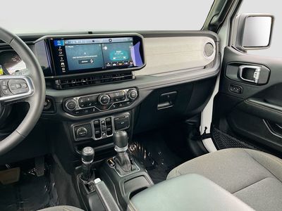 2025 Jeep Wrangler - Photo 22