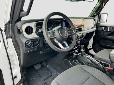 2025 Jeep Wrangler - Photo 9