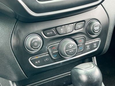 2022 Jeep Cherokee - Photo 15