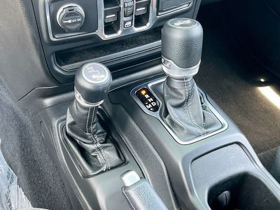 2025 Jeep Wrangler - Photo 16