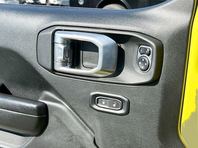 2023 Jeep Gladiator - Photo 18