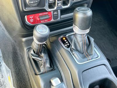 2023 Jeep Gladiator - Photo 17