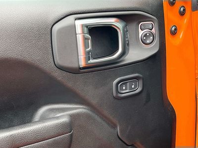 2025 Jeep Wrangler - Photo 17