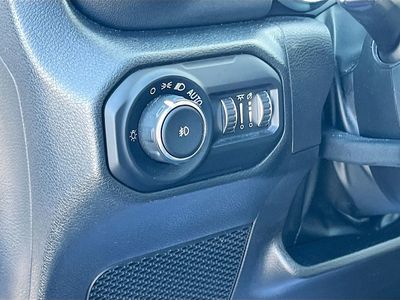 2022 Jeep Wrangler - Photo 19