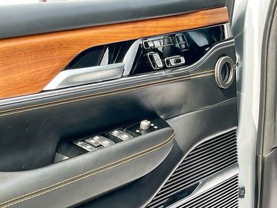 2024 Jeep Grand Wagoneer - Photo 18