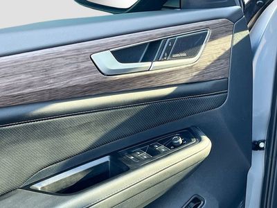 2025 Volkswagen Atlas - Photo 18