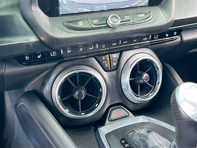2018 Chevrolet Camaro - Photo 15