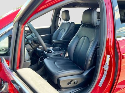 2025 Chrysler Pacifica - Photo 20