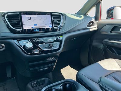 2025 Chrysler Pacifica - Photo 22