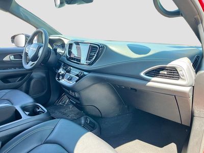 2025 Chrysler Pacifica - Photo 29