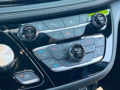2025 Chrysler Pacifica - Photo 15
