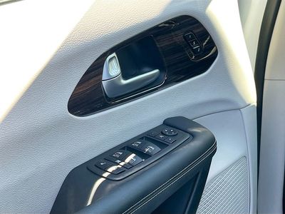 2024 Chrysler Pacifica - Photo 18
