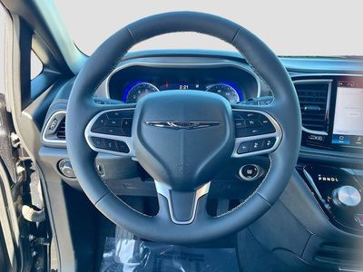 2025 Chrysler Pacifica - Photo 9
