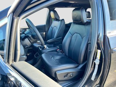 2025 Chrysler Pacifica - Photo 18