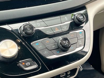 2020 Chrysler Voyager - Photo 15
